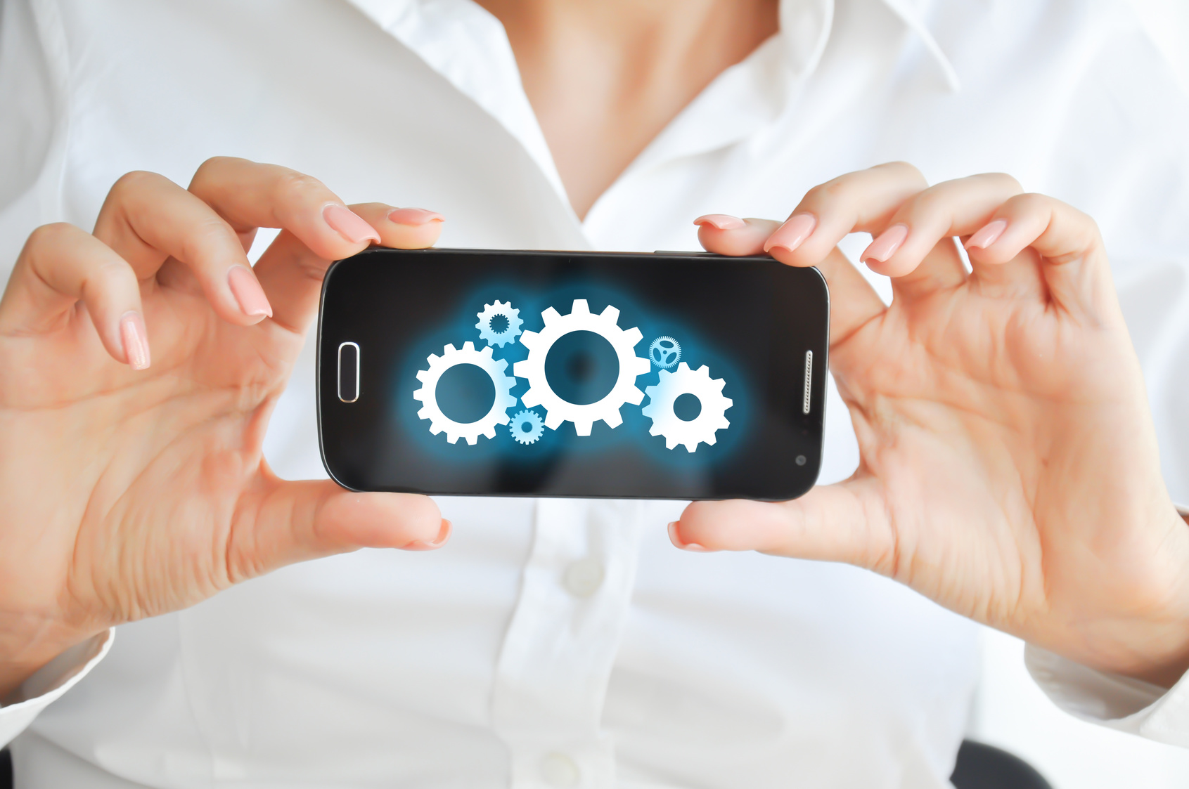Using mobile devices resources and capabilities to develop software
